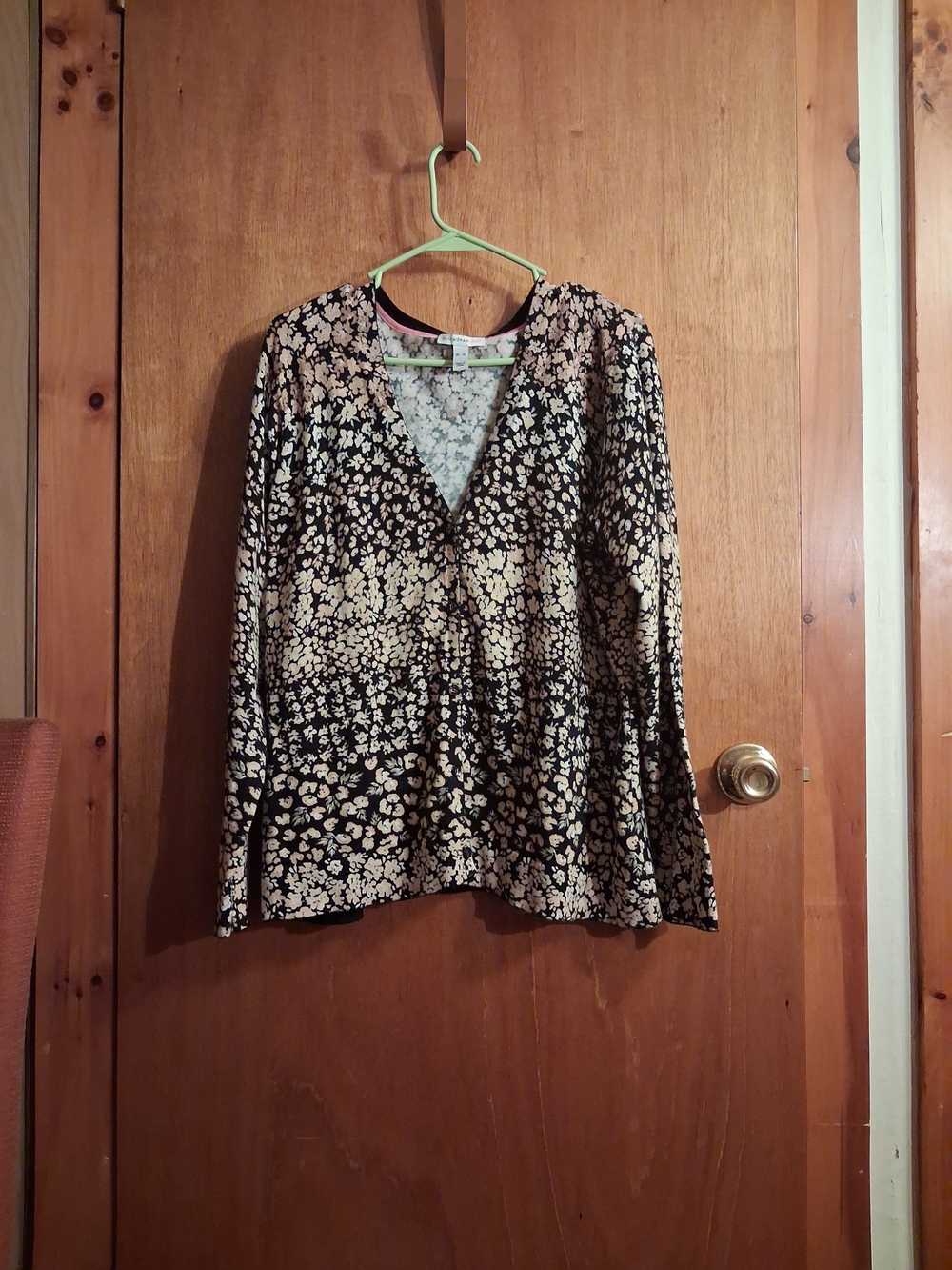 Isaac Mizrahi Black & Cream Floral V-Neck Long Sleeve Top